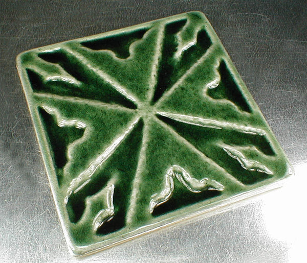 6 x 6 Celtic cross tile with glossy green glaze - Evergreen